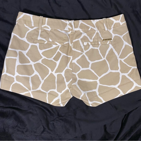 Michael Kors giraffe print size 4. - Picture 4 of 4